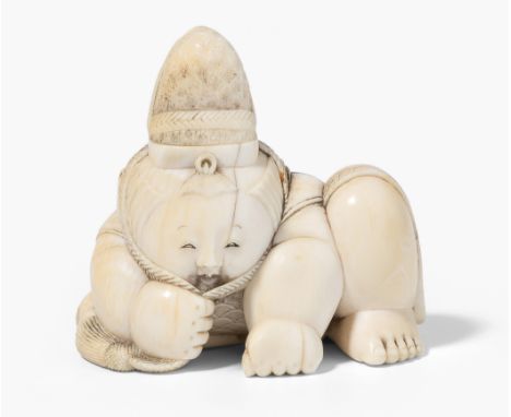 Netsuke von Gyokuzan Japan, 19.Jh. Elfenbein. Signiert Gyokuzan. Molliger, lachender Junge mit Eboshi-Hut. Mit seiner rechten