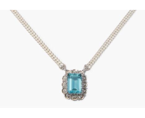 Aquamarin-Brillant-Naturperlen-CollierNach 1950. 750 Weissgold. Imposanter Anhänger mit 1 feinen, oktagonalen Aquamarin von c