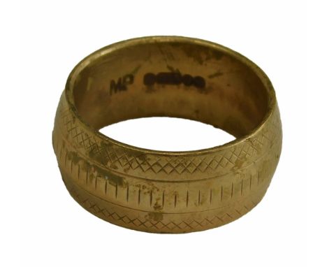 A 9ct gold wedding band, of etched overall design, ring size J, 5.9g. 