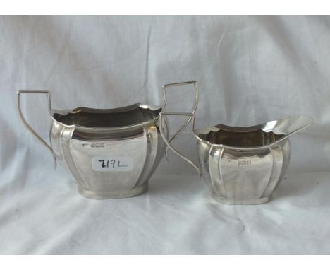 An oval shaped cream jug and matching sugar basin - Sheffield 1929 - 213gms