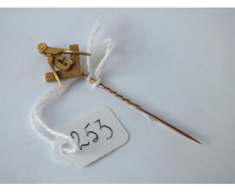 An antique grandmaster square &amp; dividers gold stick pin marked 22ct gold - 4gms