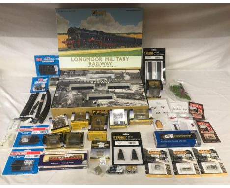 Graham Farish by Bachmann N gauge railway set and accessories including a Longmoor military railway special collectors editio