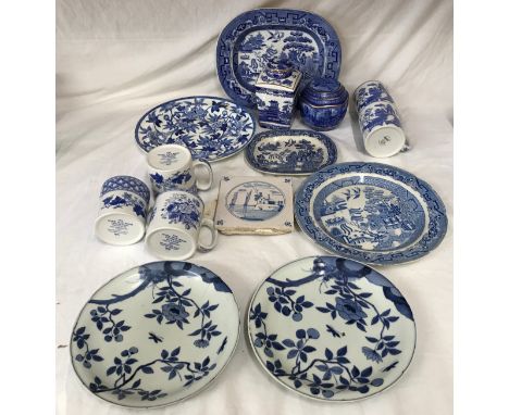 A selection of blue and white pottery to include Willow pattern meat plates 27 and 18cm, dinner plate 25cm, 2 x Spode Willow 