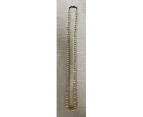 A single strand pearl necklace with 9ct white gold clasp and clear stone to centre. 51cm l.Condition ReportSome scratching, s