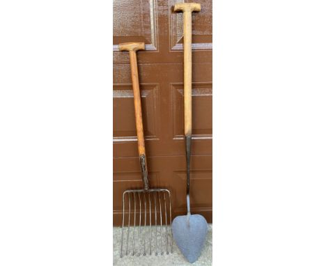Vintage tools to include a skillet and a turf lifter.Condition ReportGood condition.