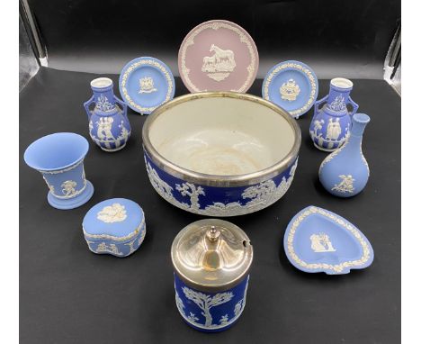 A collection of Wedgwood Jasper ware to include lilac "Mother 1981" 16.5cm plate, 2 x blue dishes of New York and London 11cm