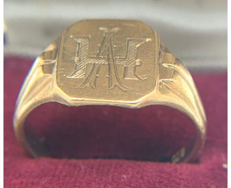 Nine carat gold initialled signet ring size S. Weight 4.1gm.Condition ReportSurface scratches.