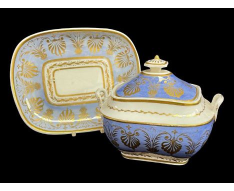 SWANSEA PORCELAIN LIDDED SUCRIER &amp; STAND circa 1815-1820, in the set pattern No.469, having a light-blue border decorated