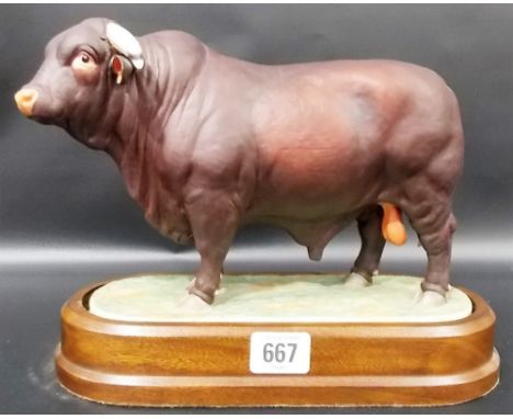 Royal Worcester Santa Gertrudis bull modelled by Doris Lindner, Limited Edition of 500, wooden base, width 9.5'