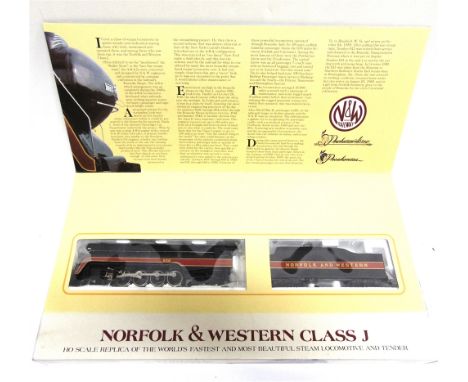 [HO GAUGE]. A BACHMANN NO.41-0658-A4, NORFOLK &amp; WESTERN CLASS J 4-8-4 TENDER LOCOMOTIVE, 608  black a red livery, boxed. 