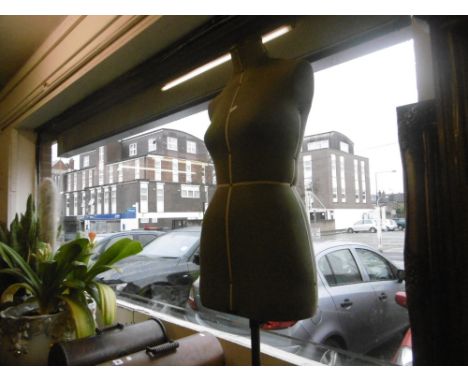 A MANNEQUIN 