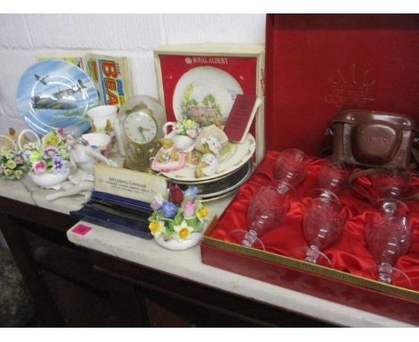 A mixed lot to include ceramic flower displays, collectors plates, 1990s Beano comics and other items 