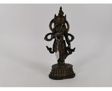 SKULPTUR: "Göttin Durga", Bronze, hellbraun patiniert. Die hinduistische Göttin stehend auf einem Lotusthron. Durga, die als 