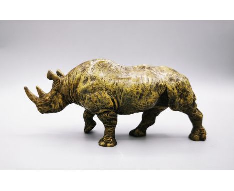 WIENER BRONZE / SKULPTUR: "Nashorn", Bronze, farbig gefasst bzw. mit Kaltpatinierung. Vollplastische und naturalistische Dars