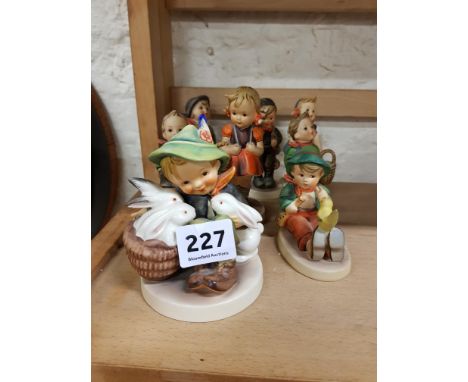 QUANTITY OF COLLECTABLE HUMMEL FIGURES FIGURES
