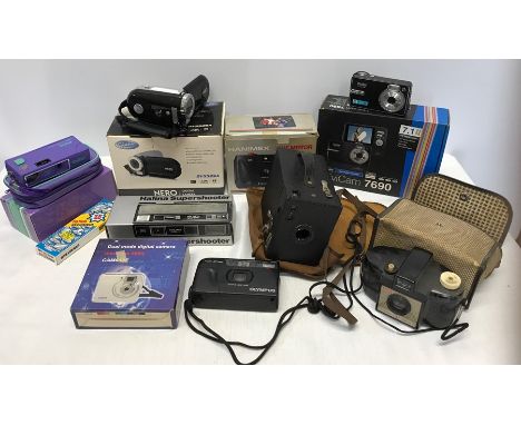 A collection of vintage and modern cameras to include Olympus Trip, Kodak Junior box camera, Kodak Brownie 127, Vivitar Vivic