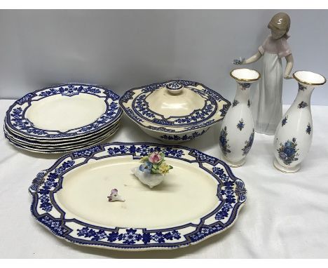 Alfred Meakin Wentworth pattern dinner dinner ware 6 plates, 1 meat plate and 1 tureen, Nao Llandro figurine a/f broken finge