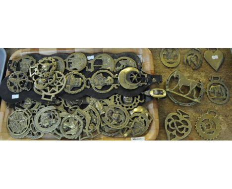 Tray with forty-one horse brasses and a brass horse and horseshoe door knocker. (B.P. 21% + VAT) 