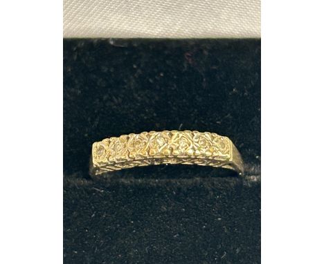 9ct gold ring ' I love you' set with diamonds Size K 1.4g 