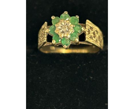 9ct gold ring set with diamond &amp; emeralds Size K 2.3g 