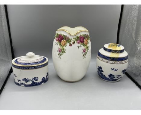 Assorted Lot to include Royal Albert - Old Country Roses Vase, Royal Doulton - Booths - Real Old Willow oval sugar bowl, and 