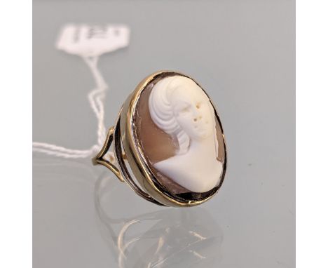 9ct yellow gold ladies ring set with a Victorian raised relief cameo. [9.25grams] [Ring size Q] 