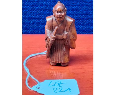 Japanese hand carved root wood netsuke of a samurai figure. Signed to the base. [6cm high] 