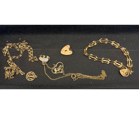 9ct gold jewellery; 9ct yellow gold curb necklace, 9ct yellow gold gate bracelet with heart lock, 9ct gold pendant- heart loc