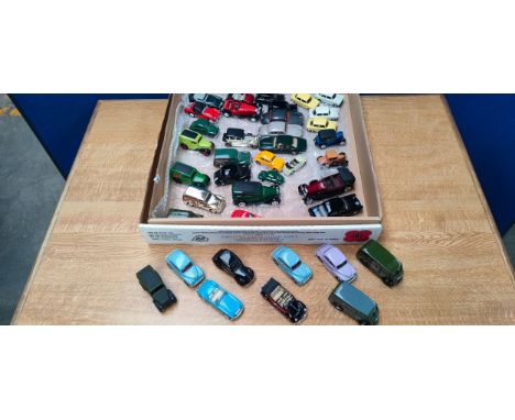 A tray of vehicles to include corgi Morris minor in pink and light blue colours, a selection of post office green vans and ma