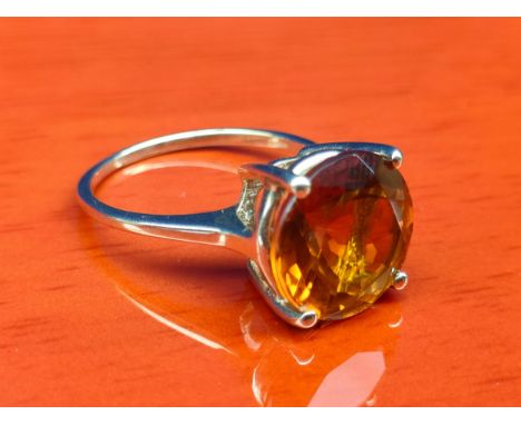 10ct yellow gold ladies ring set with a large round cut Citrine style stone. [Ring size P] [3.88Grams] 