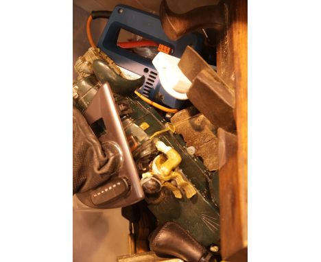 Selection of modern and vintage tools including carpenters planes, jigsaws etc. Not available for in-house P&amp;P. 