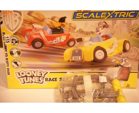 Looney Tunes Scalextric race set. Not available for in-house P&amp;P. 
