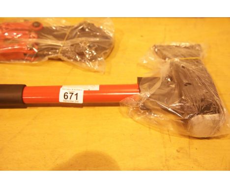 New 4.5lb felling axe. This lot is not available for in-house P&amp;P. 