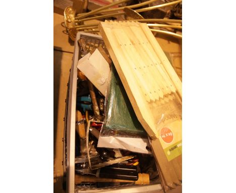 Box of assorted garden tools. Not available for in-house P&amp;P. 