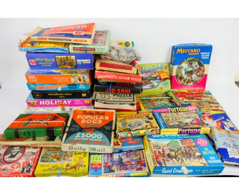 Waddingtons - William Ellis - Other - Over 30 vintage cardboard jigsaw puzzles in a variety of shapes and sizes from various 