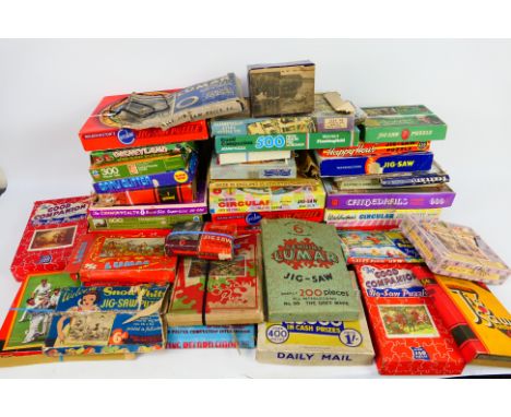 Waddingtons - Fairylite - Other - Over 30 vintage cardboard jigsaw puzzles, in a variety of sizes and shapes dating circa 193