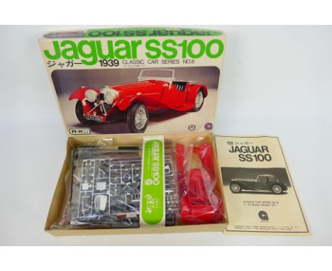 Rikko - Gakken - A boxed unmade Jaguar SS100 model kit in 1:16 scale # 81038. Released 1973. The contents appear Mint with pa