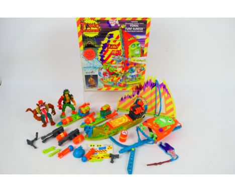 Playmates - Toxic Crusaders - A boxed Playmates #2505 Toxic Crusaders 'Toxic Turf Surfer'. The item comes with various separa