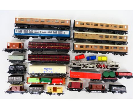 Triang - Mainline - Hornby - An unboxed group of OO gauge passenger and freight rolling stock. Lot includes Mainline 'Royal D