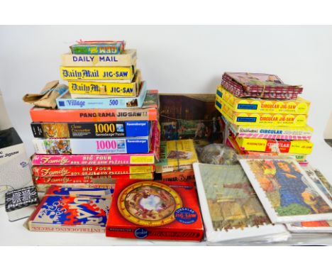 Waddingtons - Ravensburger - Other - Over 30 vintage cardboard jigsaw puzzles in a variety of shapes and sizes from various e