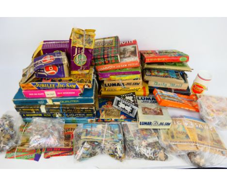 Waddingtons - Mighty Midget - Valentines - Other - Over 30 vintage cardboard jigsaw puzzles in a variety of shapes and sizes 