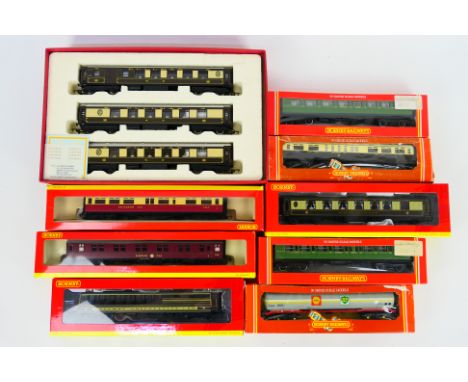 Hornby - A rake of boxed Hornby OO gauge mainly passenger coaches. Lot includes a partially boxed (missing lid) Pullman three