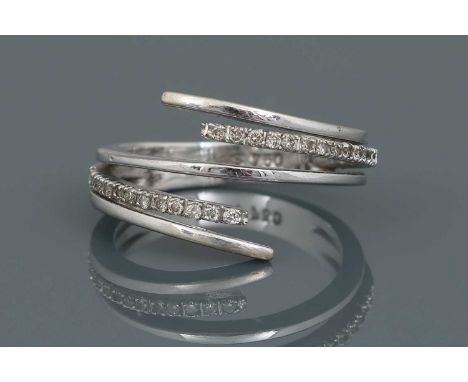 SADE IS (Istanbul) Ring mit Diamanten 750er Weißgold, Schiene in 5 Stränge verlaufend, davon 2 mit kleinem Diamantbesatz (Pav