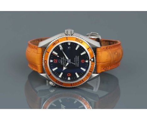 OMEGA (Swiss) Seamaster "Planet Ocean" Professional Chronometer Armbanduhr rundes, poliertes Stahlgehäuse (D ca. 40mm), Drehl