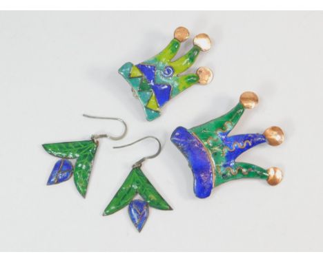 ESTHER PILCHER. Two Esther Pilcher copper & enamel brooches & a pair of enamelled copper drop earrings.  Please note that all