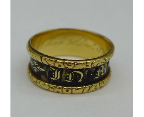 A Victorian 18ct gold mourning ring, London 1837, enamel a/f, with inscription, 4.2g, P