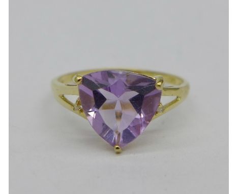 A 9ct gold, amethyst and diamond ring, 1.5g, O