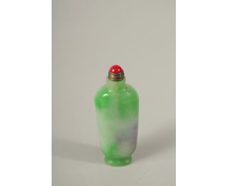 A CHINESE JADE SNUFF BOTTLE AND STOPPER.