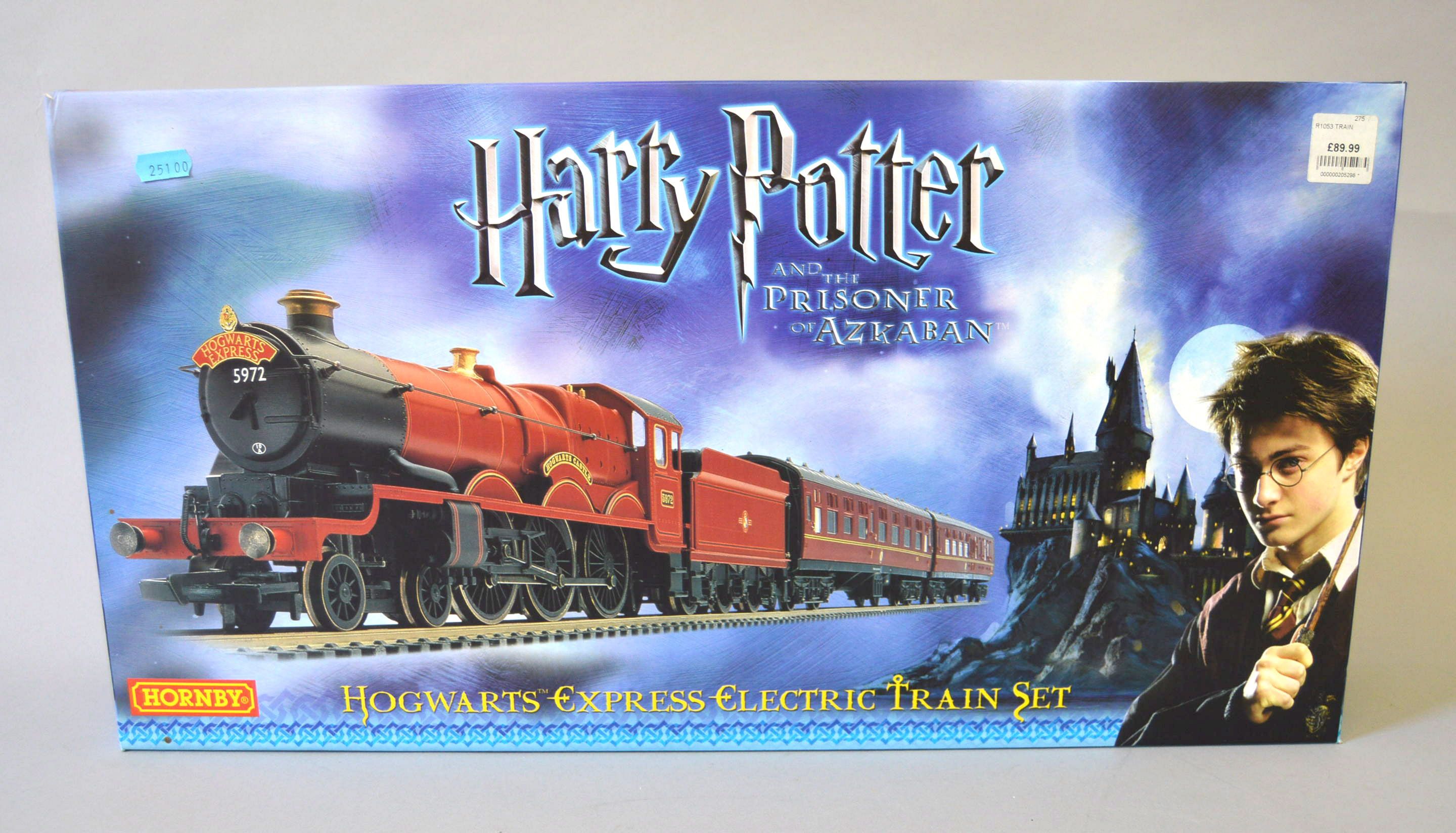 Hornby OO gauge 'Harry Potter and the Prisoner of Azkaban' Hogwarts Express Electric Train Set, a