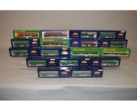 OO gauge. 17 x assorted coaches: 10 x Bachmann BR Mk1 BR Green; two Bachmann BR Mk2 Coaches (one green, one maroon); Bachmann